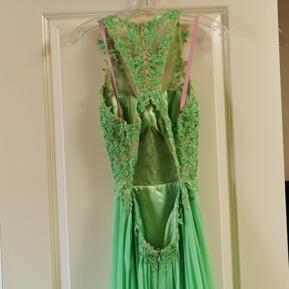 Dress - Picture 3 of 4